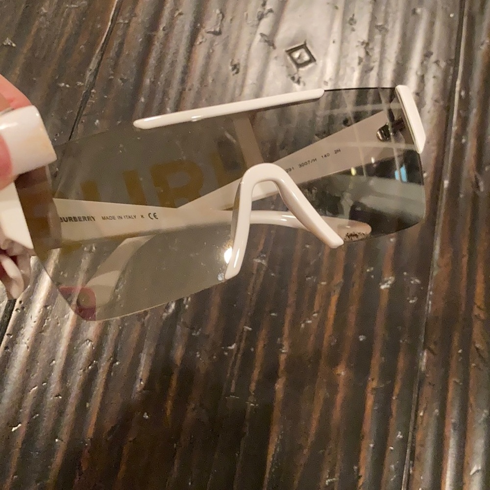 BURBERRY WHITE SUNSHADES!!! 🛍🛍🛍😊😊😊 - Picture 2 of 12